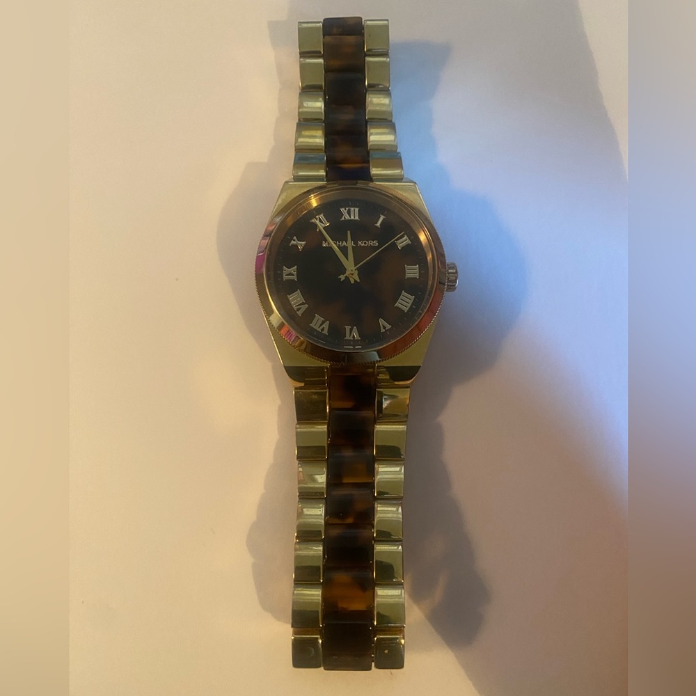 MK WATCH. Gold and Brown with Roman Numbers. - Picture 2 of 5